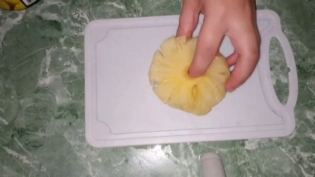 Бедрышки с ананасами.