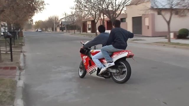 Honda NSR 250cc смотреть онлайн