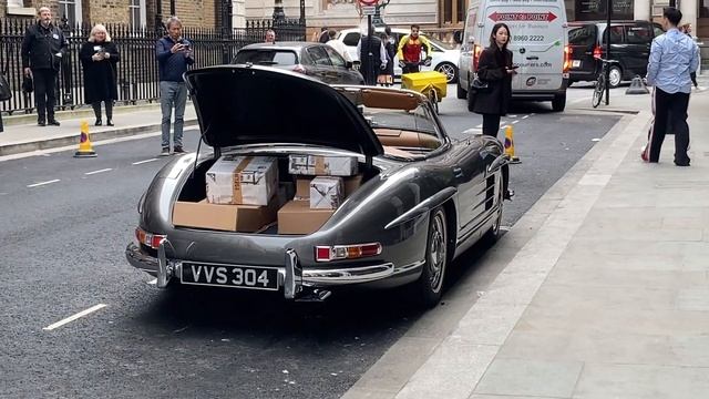 $1.3 Million Mercedes Benz 300SL Roadster Parked In Random Alleyway смотреть онлайн