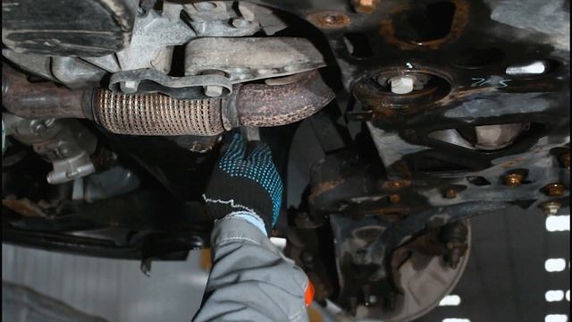 Замена масла и масляного фильтра (масляный сервис) в двигателе Volkswagen Jetta 6 1,6 смотреть онлайн
