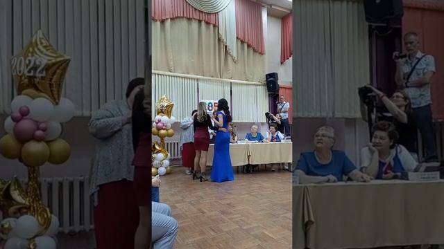 У Каринэ красный аттестат и золотая медаль! Школу окончила с отличием! Наша гордость! 24.06.2022 смотреть онлайн