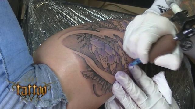 Студия татуировки TATTOOchel, мастер Евгений Андреев (Цветы на голени) смотреть онлайн