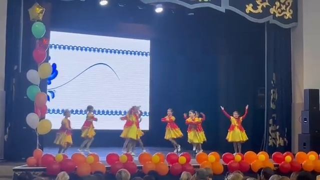 Хореографический коллектив "Рябинушка". Русский танец "Завиток" стилизация. смотреть онлайн