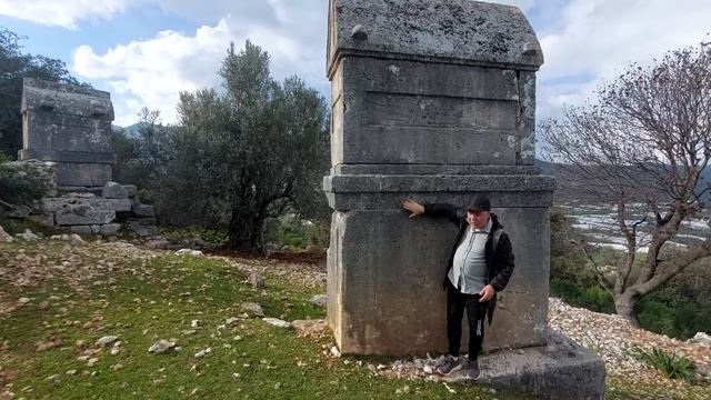 НЕКРОПОЛЬ Аполлонии: огромные саркофаги, шедевральные гробницы, полигоналка смотреть онлайн