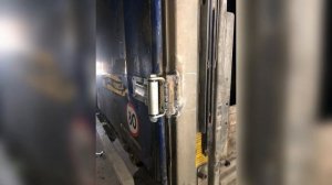 Ремонт задних ворот Schmitz. Петли.