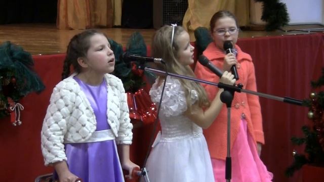 "Новый год пахнет мандаринками" - 4б класс смотреть онлайн