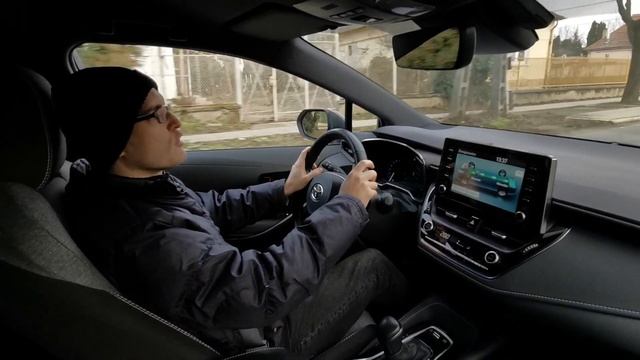 Toyota Corolla 1.8 Hybrid teszt - vezetés смотреть онлайн