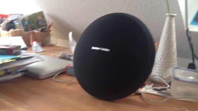 Harman Kardon Onyx BT Lautsprecher am Mac in Aktion смотреть онлайн