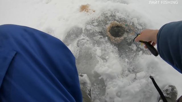 ОЧУМЕЛАЯ ПЛОТВА!!! Ловля плотвы на мормышку. Зимняя рыбалка 2022 смотреть онлайн