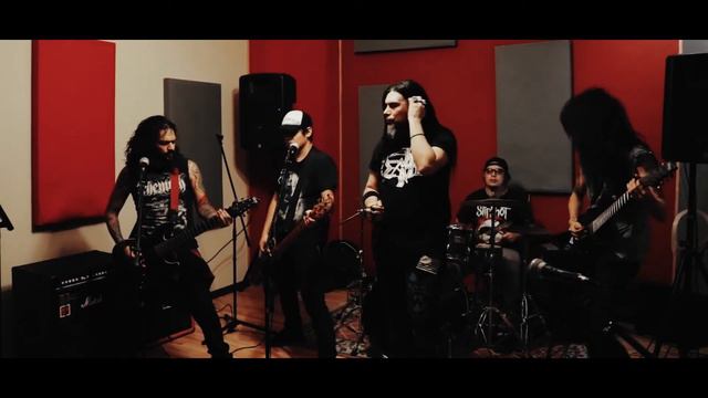 Low - Rehersal Session at 3/4 studio смотреть онлайн