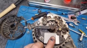 Сломал себе весь мозг, пока искал зарядку на Lifan x60. Но всё таки победил! :)