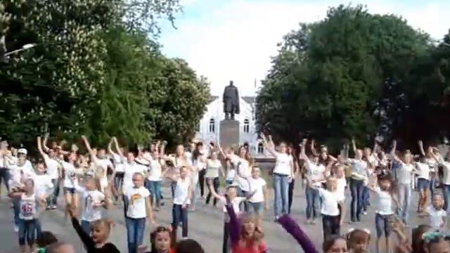 Флешмоб на сотне г.Сумы 12.05.2013 смотреть онлайн