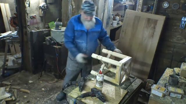 Мастер-класс по изготовлению табурета. Деревянный табурет собираю своими руками в реальном времени. смотреть онлайн