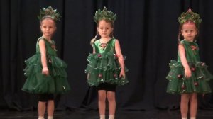 Танец маленьких ёлочек И не надо ёлочки забирать к себе домой