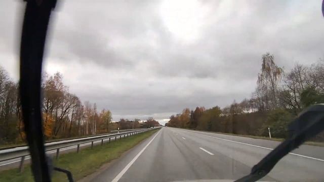 ВОТ ТАКАЯ ОСЕНЬ В ЛАТВИИ . ЕДЕМ ИЗ РИГИ В ЕЛГАВУ 1 НОЯБРЯ смотреть онлайн