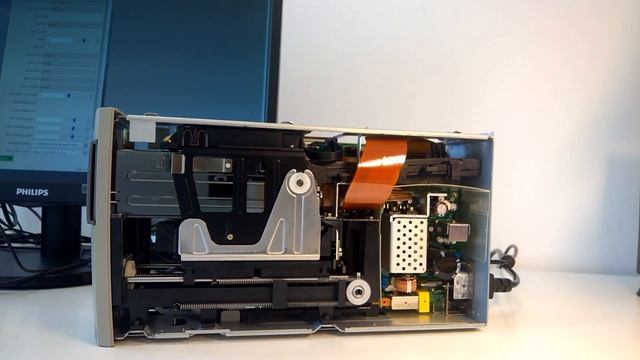 Nikon Coolscan slide scanner working, inside look смотреть онлайн