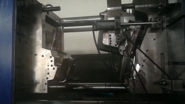 1000ton plastic injection molding machine Chair making mould manufacturing смотреть онлайн