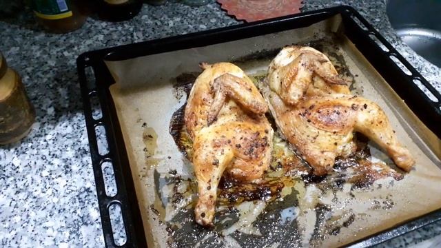 Курочка запечённая в духовке, пальчики оближешь ,рецепт. смотреть онлайн