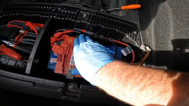 2006 BMW 120D E87 - Battery Replacement