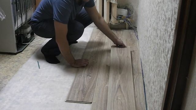 Быстрая укладка ламината на старый линолеум. Личный опыт укладки ламината на кухне.