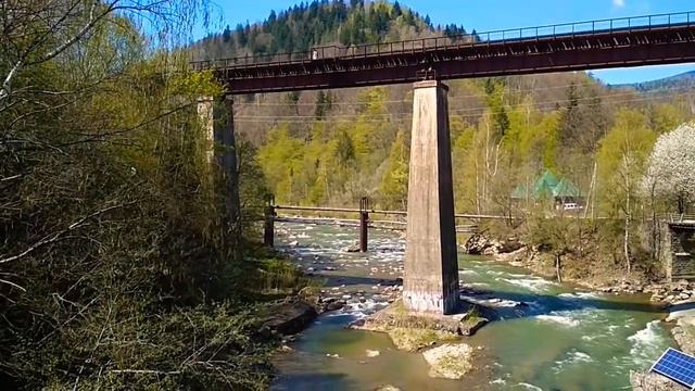 Яремче. Железнодорожный мост и река Прут. смотреть онлайн