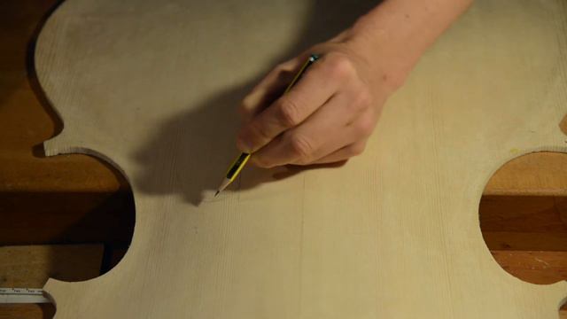 Disegno a mano libera di una effe di violoncello смотреть онлайн