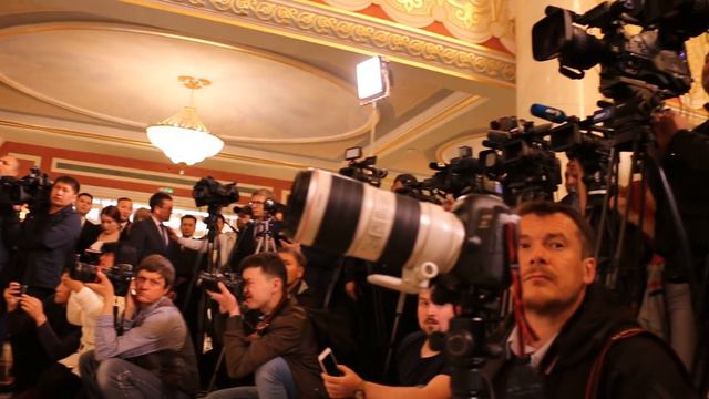 Токаев отвечает журналисту на английском языке смотреть онлайн