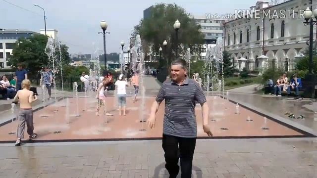 Трэш!!! Купание в фонтане голышом смотреть онлайн