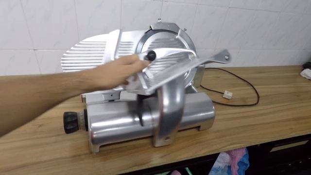 Слайсер профессиональный Berkel смотреть онлайн