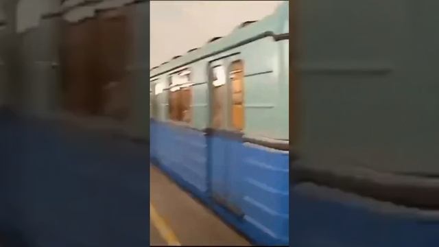 Съёмка 17.11.2023.Окончание экскурсии на ретро-поезде в 22:00.Ретро-поезд на станции Площадь Ленина смотреть онлайн