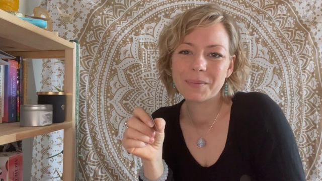 ?? Unboxing of "The Illustrated BESTIARY Collectible Box Set" by Maia Toll - Oracle Cards смотреть онлайн