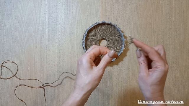 Взяла джут, втулку от пергаментной бумаги, палочки и сделала нужную вещь для дома. Идеи для дома. смотреть онлайн