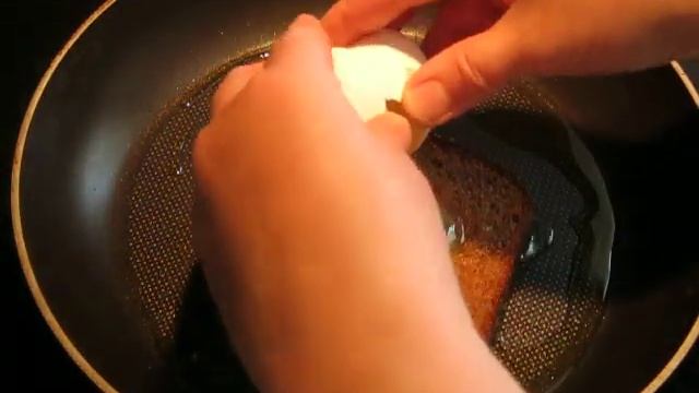 Яичница с черным хлебом смотреть онлайн