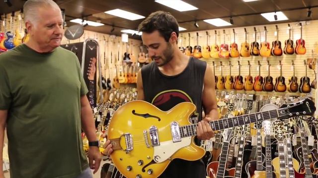 Richard Brancatisano buys a 1966 Epiphone Casino at Norman's Rare Guitars смотреть онлайн