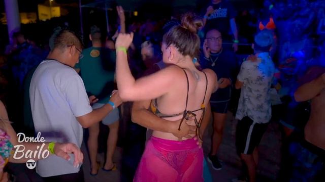 Bailando Bachata Sensual en Cancún con Dani J | Euroson Latino 2021 смотреть онлайн