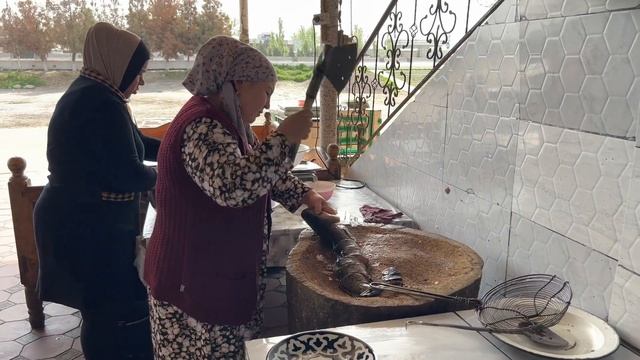 3 ТОННЫ РЫБЫ КАЖДЫЙ ДЕНЬ ! ЧИНАЗ ! ЖАРЕНЫЙ ЗМЕЕГОЛОВ - ПРОСТОЙ РЕЦЕПТ #рыба #змееголов #рецепт смотреть онлайн