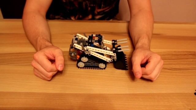 Лего Техник - Гусеничный погрузчик, 42032. Lego Technic - crawler loader смотреть онлайн