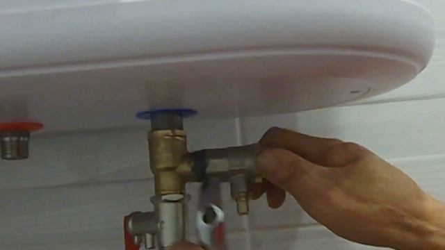 Как правильно подключить водонагреватель к воде смотреть онлайн