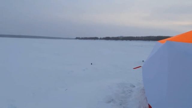 Зимняя рыбалка / Палатка / Щука / Рыбалка на севере / Катравож / ЯНАО / Fishing in the Far North смотреть онлайн