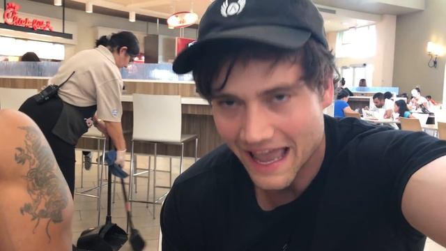 Girls Walk in on Connor Murphy Shirtless in the Bathroom! (Priceless Reaction) | Connor Murphy Vlog смотреть онлайн