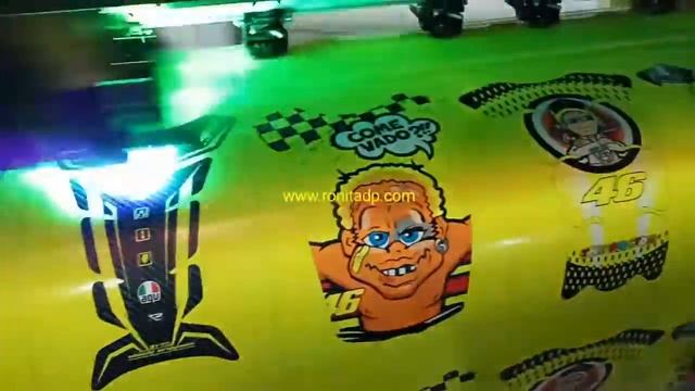 Proses Penuangan Resin Manual Untuk Membuat Sticker Timbul смотреть онлайн