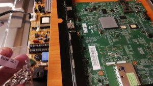 Samsung UE40D5500RW перезагружается. BN41-01660B замена nand.