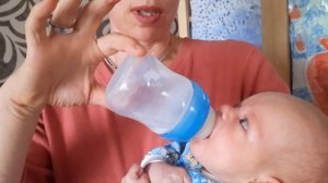 Докорм из бутылки, приближенный к кормлению из груди