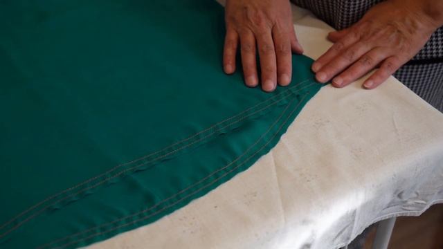 Как подшить изделие с ЗАКРУГЛЁННЫМИ линиями низа. Пошаговый обзор. смотреть онлайн