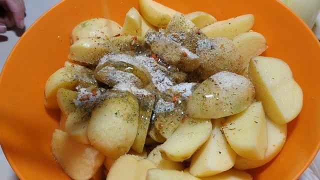 ФОРЕЛЬ ЗАПЕЧЕННАЯ С МОЛОДЫМ КАРТОФЕЛЕМ В ДУХОВКЕ / УЖИН ДЛЯ ВСЕЙ СЕМЬИ смотреть онлайн