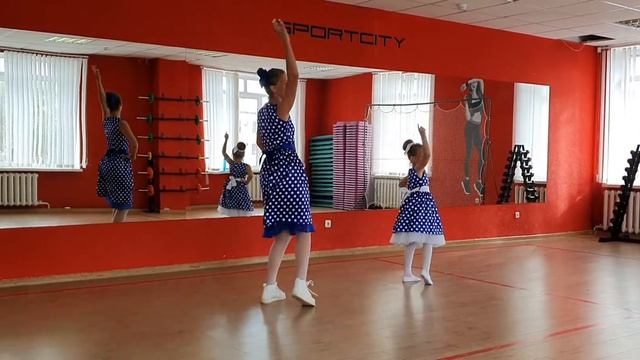 танец мама и дочка . смотреть онлайн