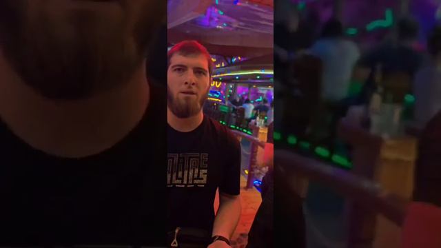 не пустили в бар за кепку с символикой Z смотреть онлайн