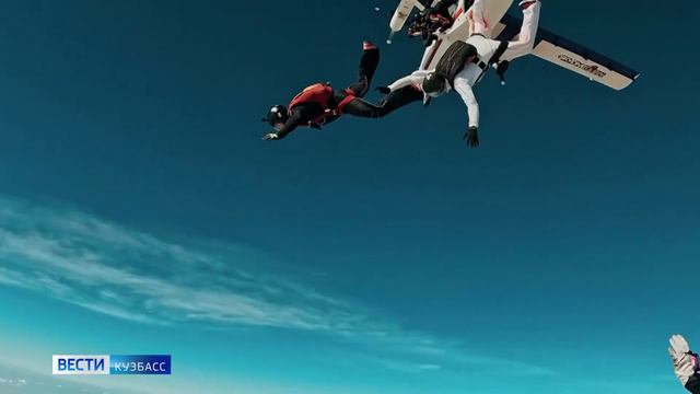 Кузбасские парашютисты в составе сборной России стали чемпионами на соревнованиях в Абу-Даби смотреть онлайн