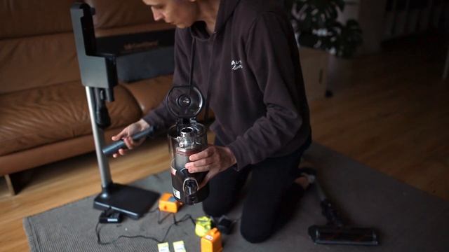 LG CordZero A9 Essential - VACUUM CLEANER - Unboxing & Review смотреть онлайн