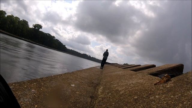Smacking White Bass And A Red Fish Lake Houston Dam On Hooked Up Fishing смотреть онлайн